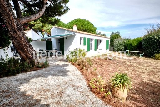 Photo 3 : EXTERIEUR d'une maison située à Rivedoux-Plage, île de Ré.
