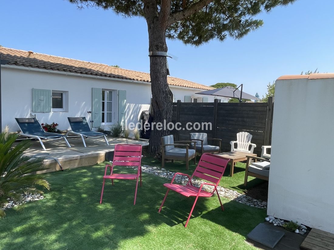 Photo 6 : JARDIN d'une maison située à Le Bois-Plage-en-Ré, île de Ré.