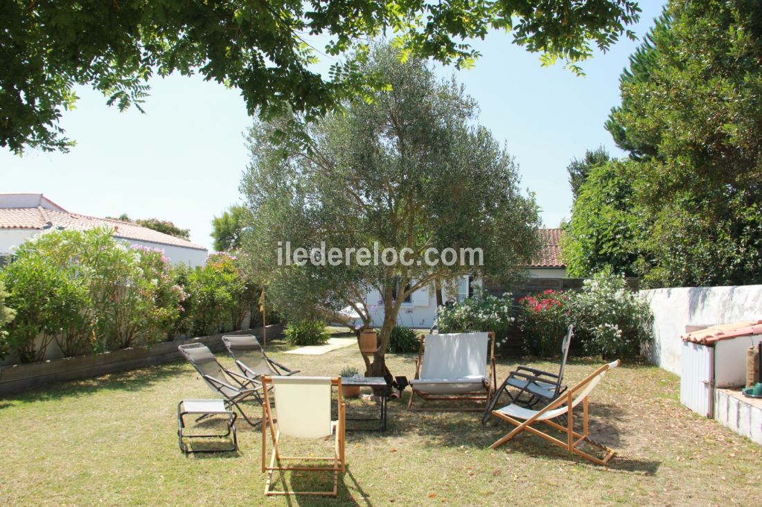 Photo 15 : JARDIN d'une maison située à Ars en Ré, île de Ré.