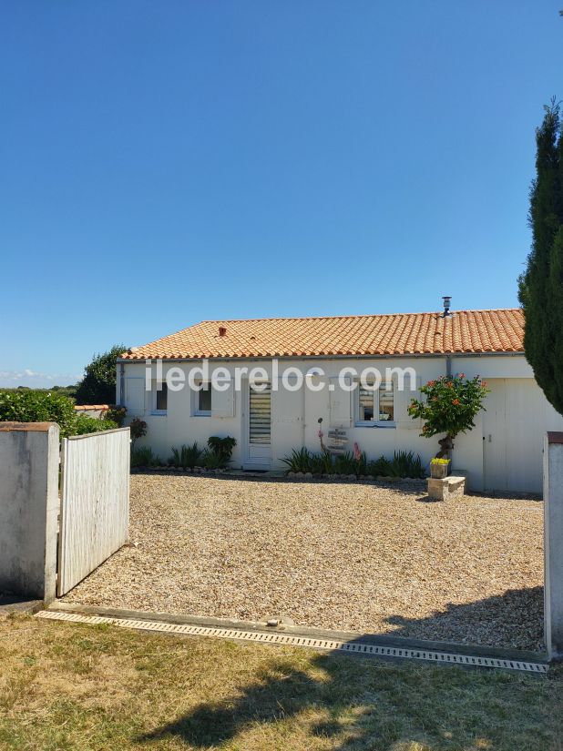 Photo 19 : EXTERIEUR d'une maison située à Sainte-Marie-de-Ré, île de Ré.