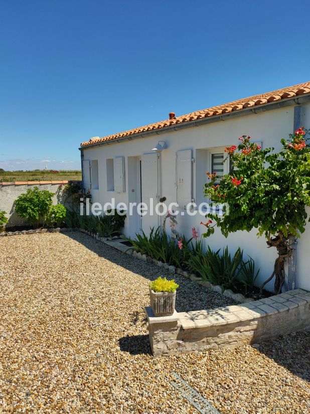 Photo 20 : EXTERIEUR d'une maison située à Sainte-Marie-de-Ré, île de Ré.