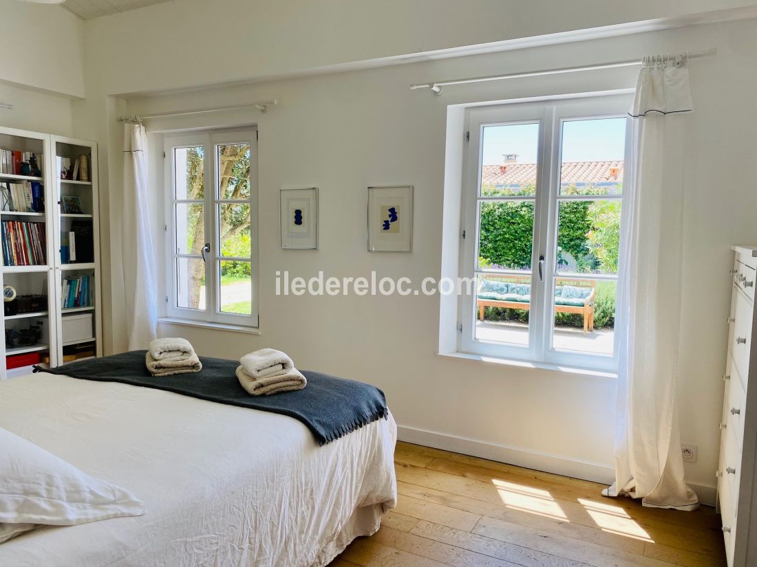 Photo 8 : CHAMBRE d'une maison située à Loix, île de Ré.