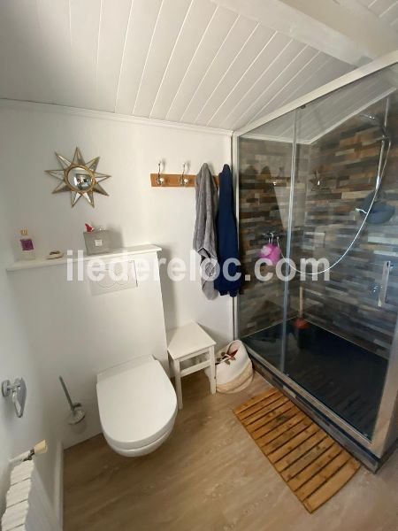 Photo 12 : SALLEDEBAIN d'une maison située à Rivedoux-Plage, île de Ré.