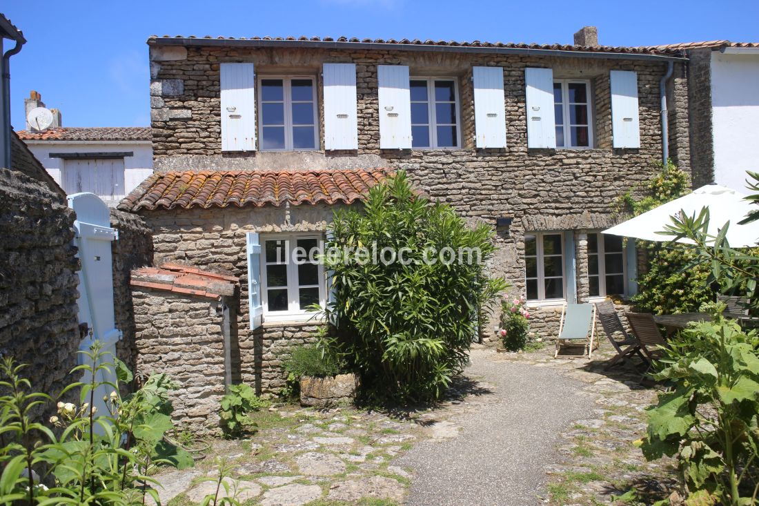 Photo 1 : EXTERIEUR d'une maison située à Les Portes-en-Ré, île de Ré.