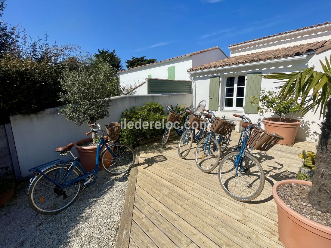 Photo 33 : TERRASSE d'une maison située à Le Bois-Plage-en-Ré, île de Ré.