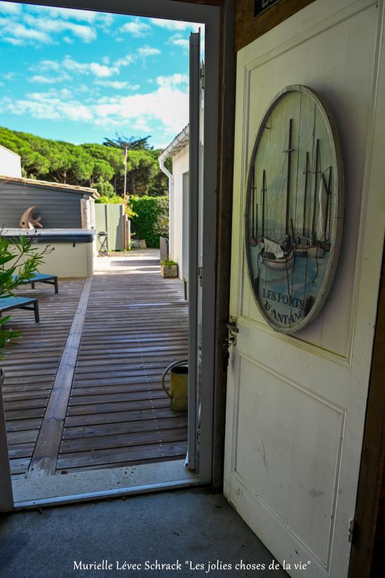 Photo 35 : TERRASSE d'une maison située à Le Bois-Plage-en-Ré, île de Ré.