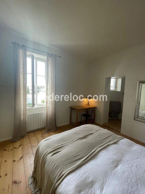 Photo 18 : CHAMBRE d'une maison située à La Couarde-sur-mer, île de Ré.