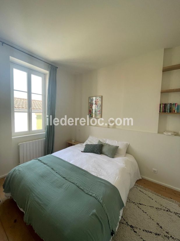 Photo 25 : CHAMBRE d'une maison située à La Couarde-sur-mer, île de Ré.