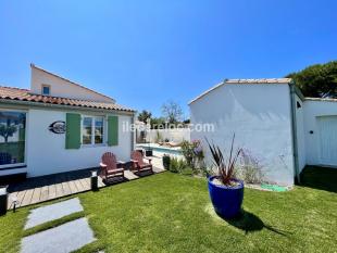 Ile de Ré:La chaumilloniÈre - villa neuve avec couloir de nage chauffé