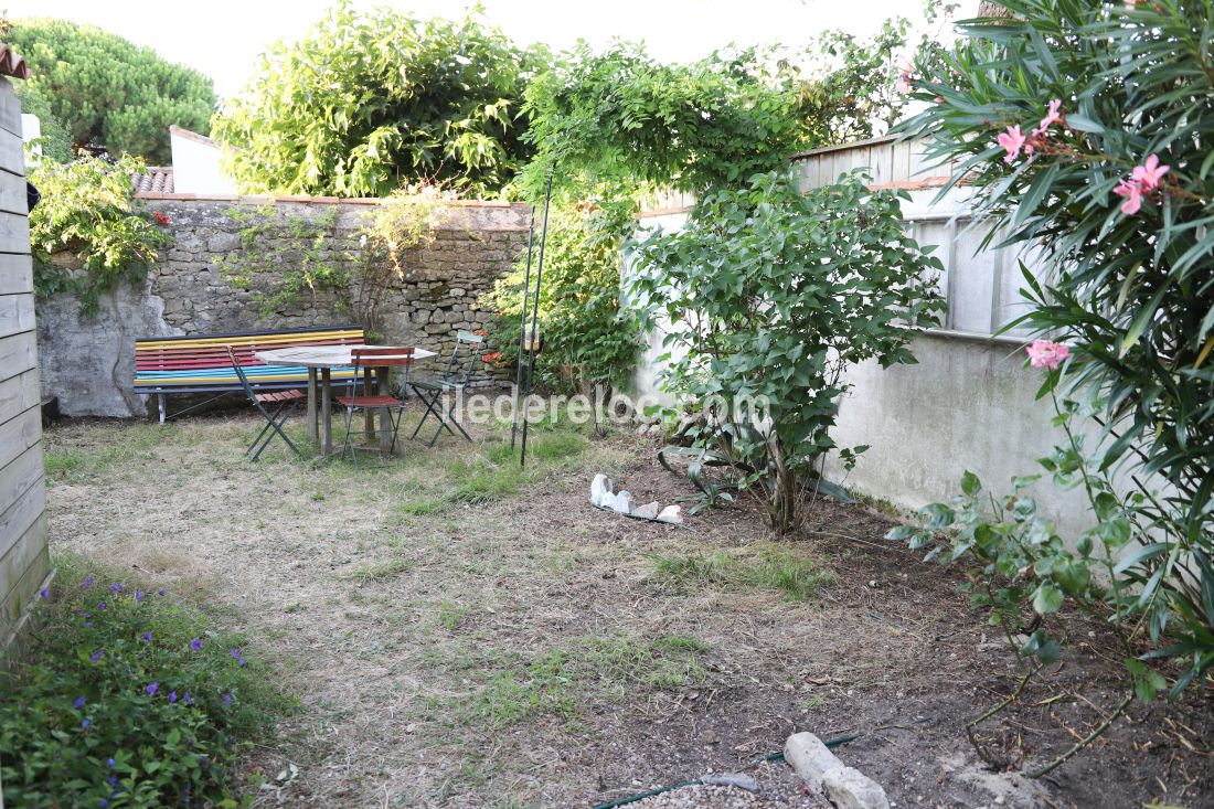 Photo 9 : JARDIN d'une maison située à Loix, île de Ré.