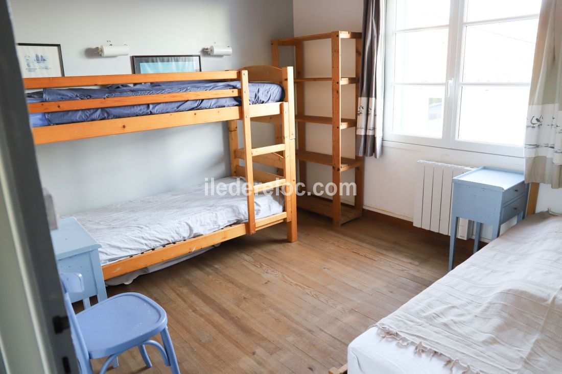 Photo 14 : CHAMBRE d'une maison située à Loix, île de Ré.