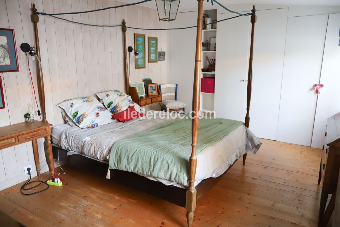 Photo 5 : CHAMBRE d'une maison située à Loix, île de Ré.