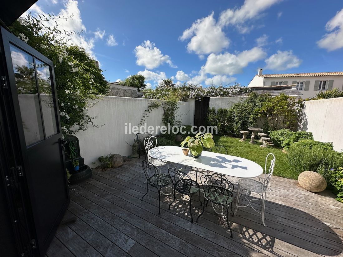 Photo 14 : JARDIN d'une maison située à Le Bois-Plage-en-Ré, île de Ré.