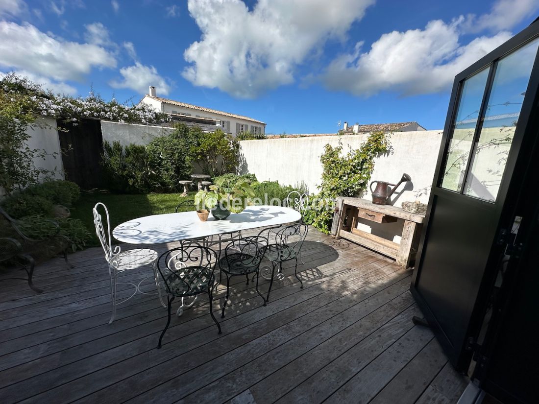 Photo 15 : JARDIN d'une maison située à Le Bois-Plage-en-Ré, île de Ré.