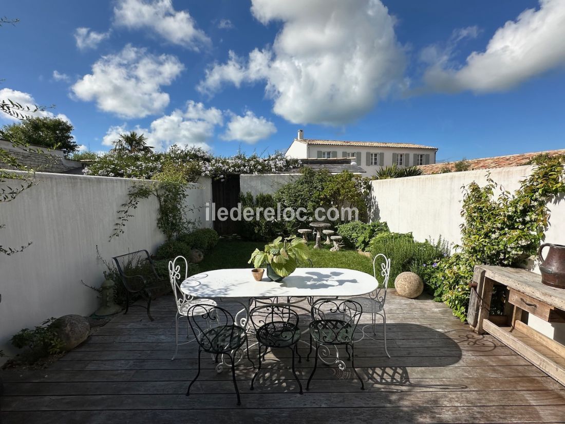 Photo 16 : JARDIN d'une maison située à Le Bois-Plage-en-Ré, île de Ré.