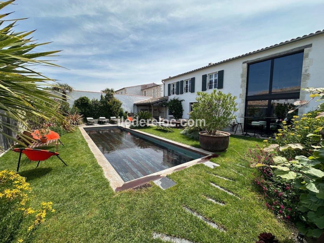 Photo 31 : JARDIN d'une maison située à Le Bois-Plage-en-Ré, île de Ré.