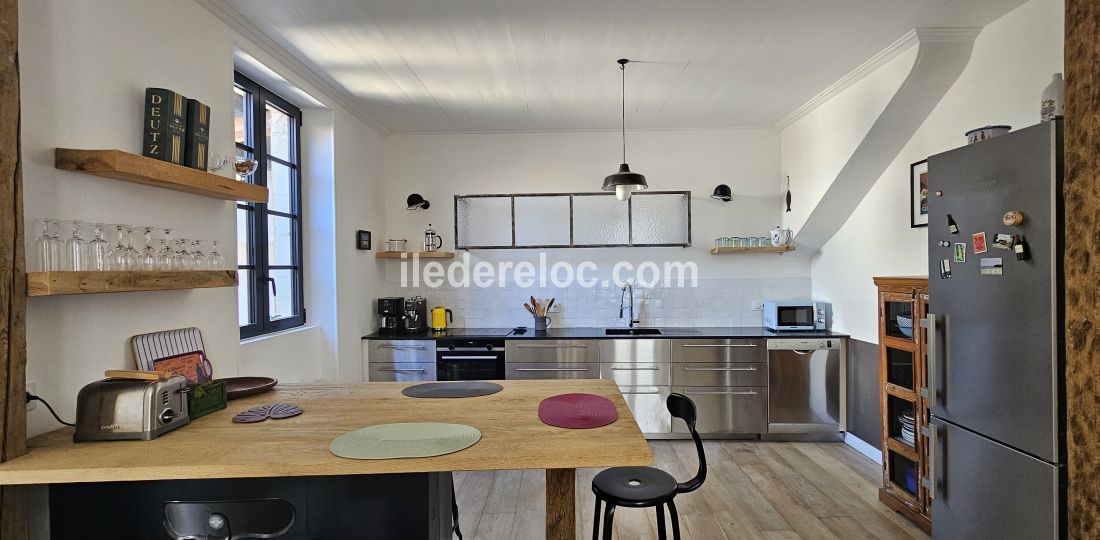 Photo 5 : CUISINE d'une maison située à Le Bois-Plage-en-Ré, île de Ré.