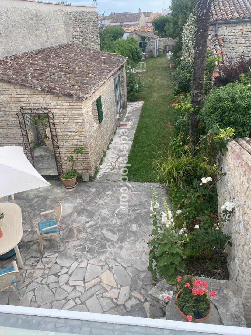 Photo 16 : JARDIN d'une maison située à Ars en Ré, île de Ré.