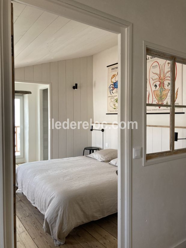 Photo 9 : CHAMBRE d'une maison située à Ars en Ré, île de Ré.