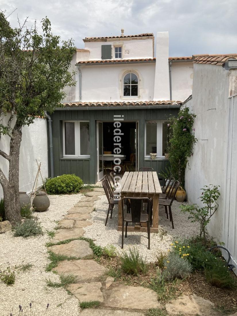 Photo 4 : JARDIN d'une maison située à Ars en Ré, île de Ré.