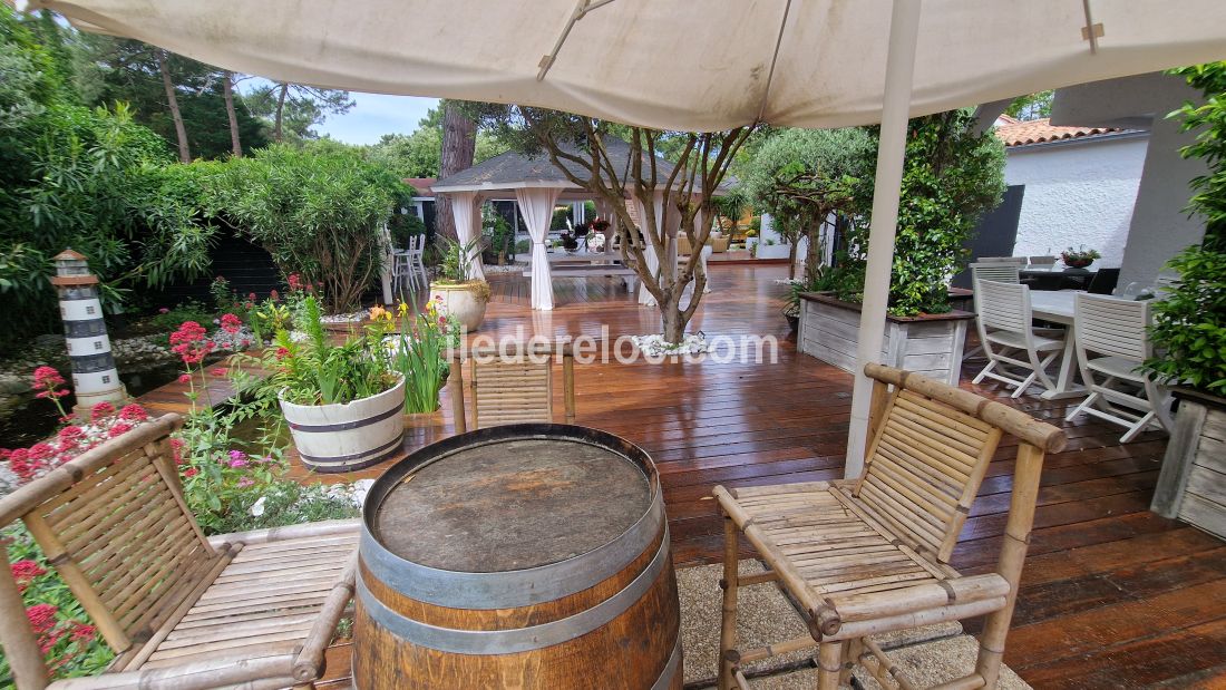 Photo 25 : TERRASSE d'une maison située à Sainte-Marie-de-Ré, île de Ré.