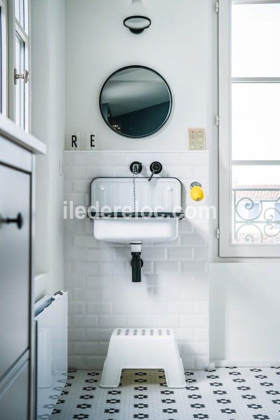 Photo 29 : SALLEDEBAIN d'une maison située à La Flotte-en-Ré, île de Ré.