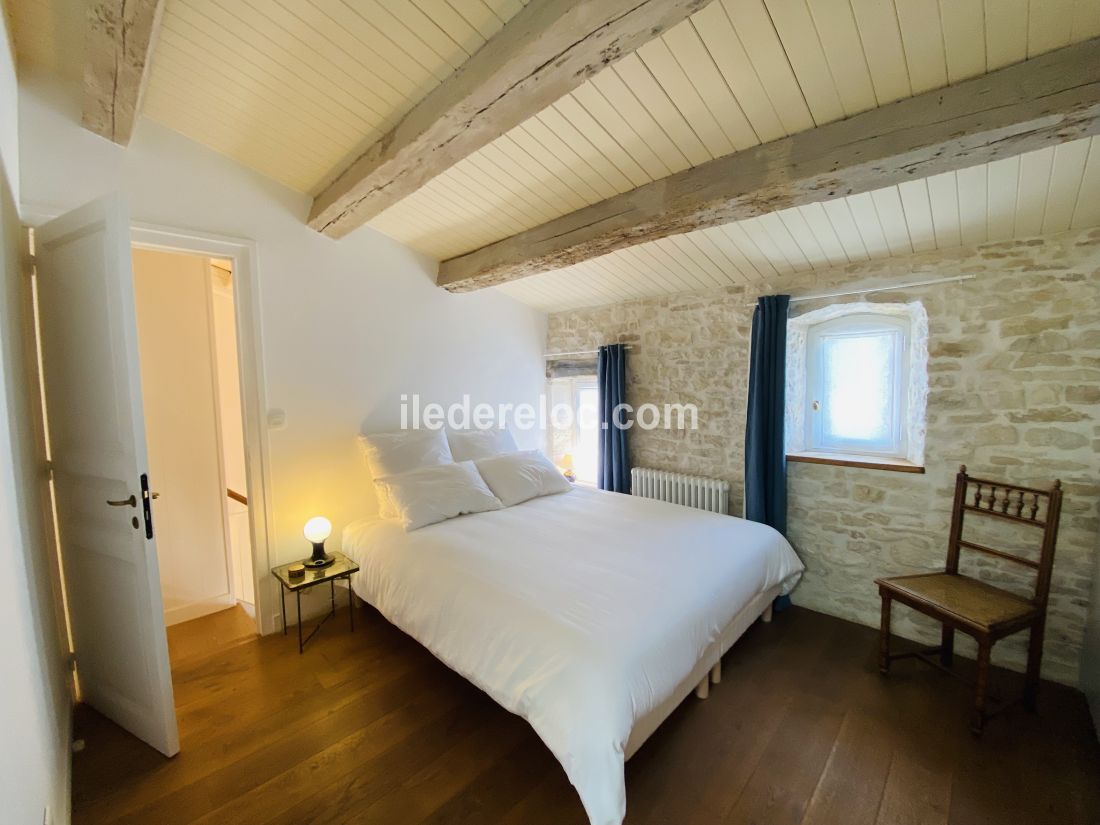 Photo 24 : CHAMBRE d'une maison située à La Couarde-sur-mer, île de Ré.