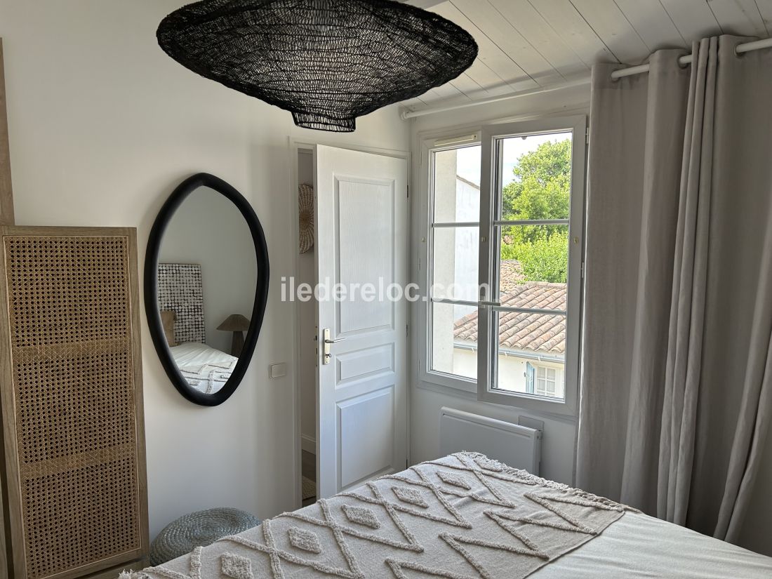 Photo 10 : CHAMBRE d'une maison située à Loix, île de Ré.