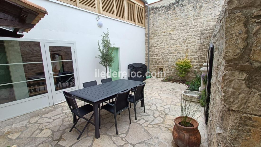 Photo 6 : TERRASSE d'une maison située à La Flotte-en-Ré, île de Ré.