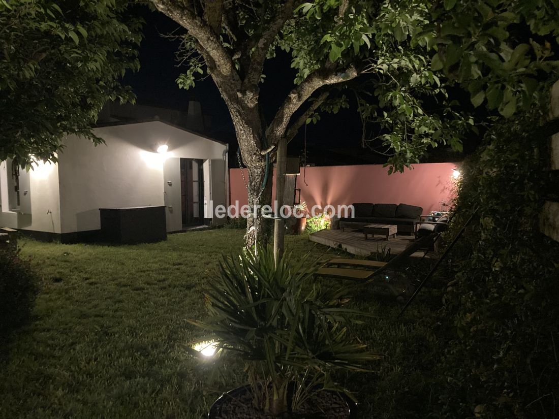 Photo 21 : JARDIN d'une maison située à Saint-Martin-de-Ré, île de Ré.