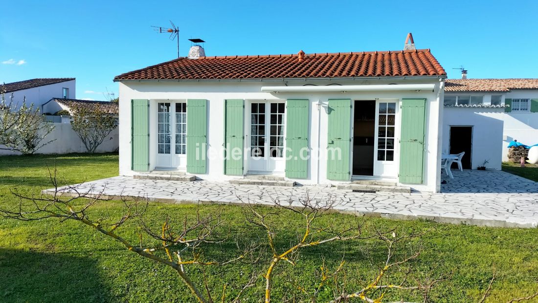 Photo 2 : EXTERIEUR d'une maison située à Loix, île de Ré.
