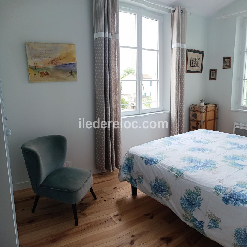 Photo 23 : CHAMBRE d'une maison située à La Couarde-sur-mer, île de Ré.