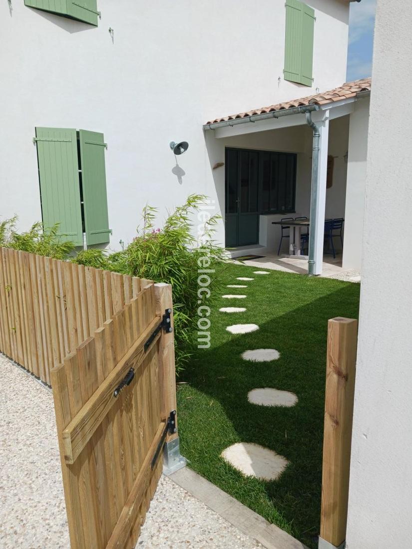 Photo 10 : JARDIN d'une maison située à La Couarde-sur-mer, île de Ré.