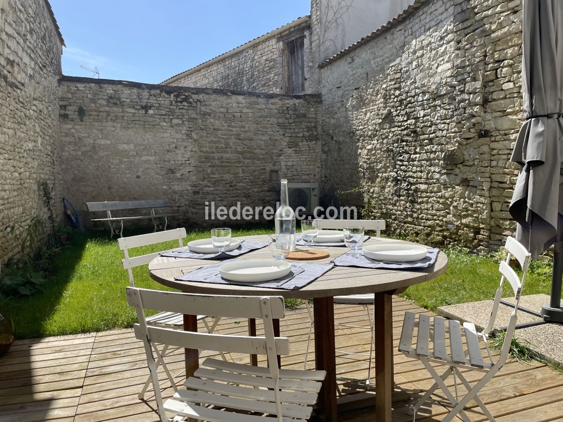 Photo 7 : JARDIN d'une maison située à Le Bois-Plage-en-Ré, île de Ré.