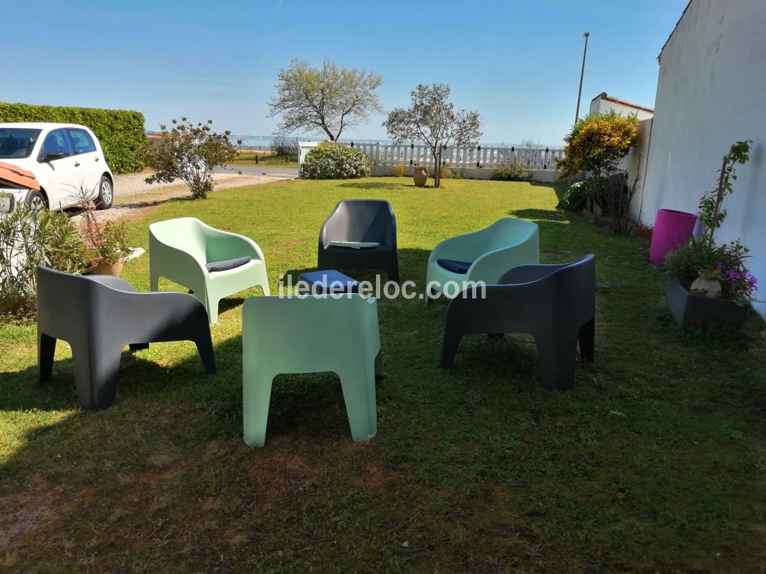 Photo 11 : JARDIN d'une maison située à Rivedoux-Plage, île de Ré.