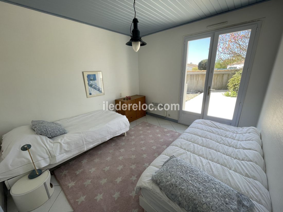 Photo 6 : CHAMBRE d'une maison située à Saint-Martin-de-Ré, île de Ré.