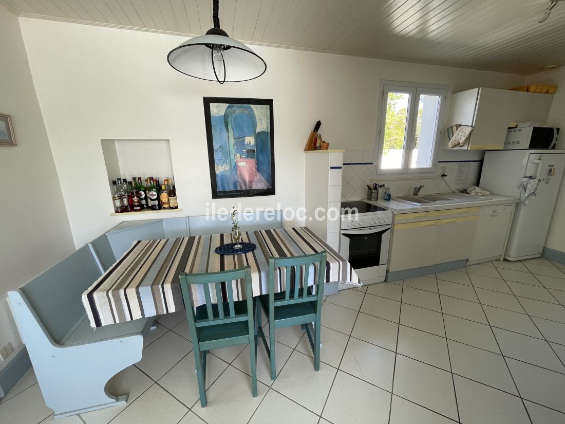 Photo 9 : CUISINE d'une maison située à Saint-Martin-de-Ré, île de Ré.