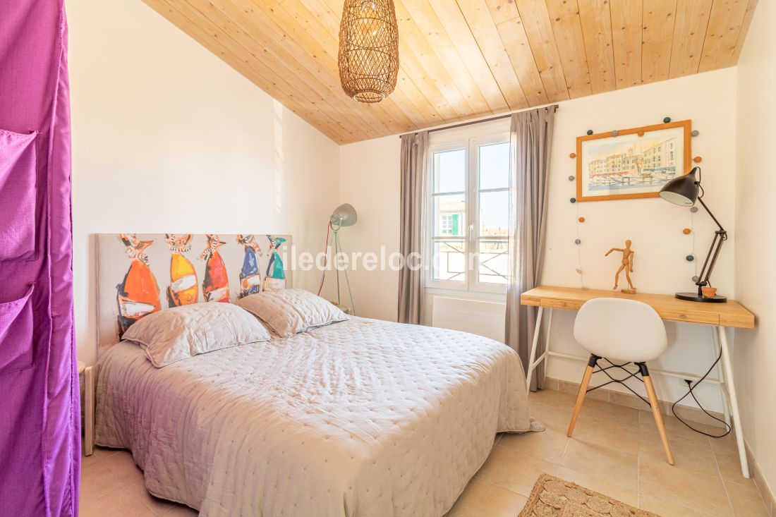 Photo 16 : CHAMBRE d'une maison située à La Couarde-sur-mer, île de Ré.