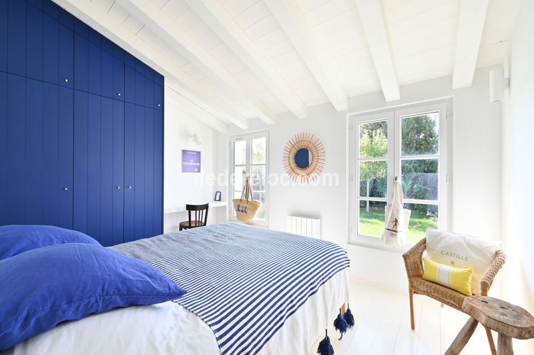 Photo 20 : CHAMBRE d'une maison située à Saint-Clément-des-Baleines, île de Ré.