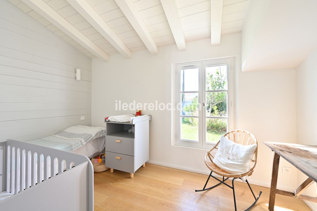 Photo 24 : CHAMBRE d'une maison située à Saint-Clément-des-Baleines, île de Ré.