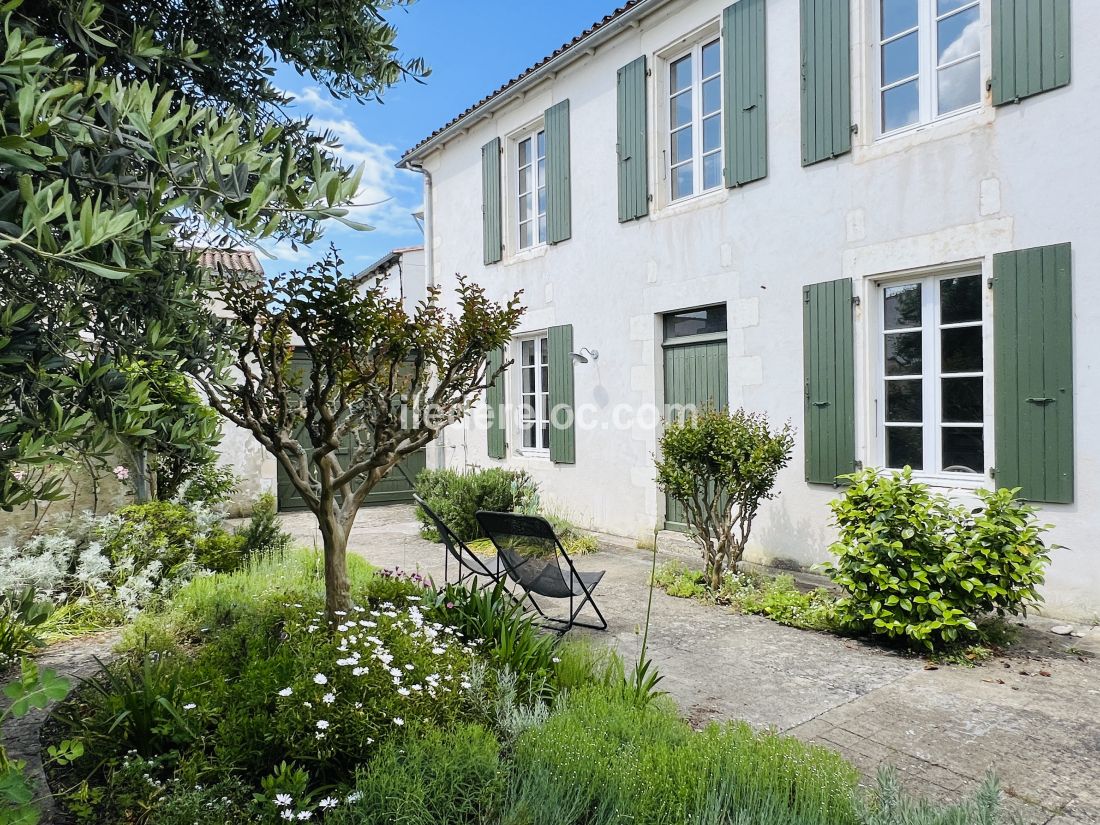 Photo 1 : NC d'une maison située à Sainte-Marie-de-Ré, île de Ré.