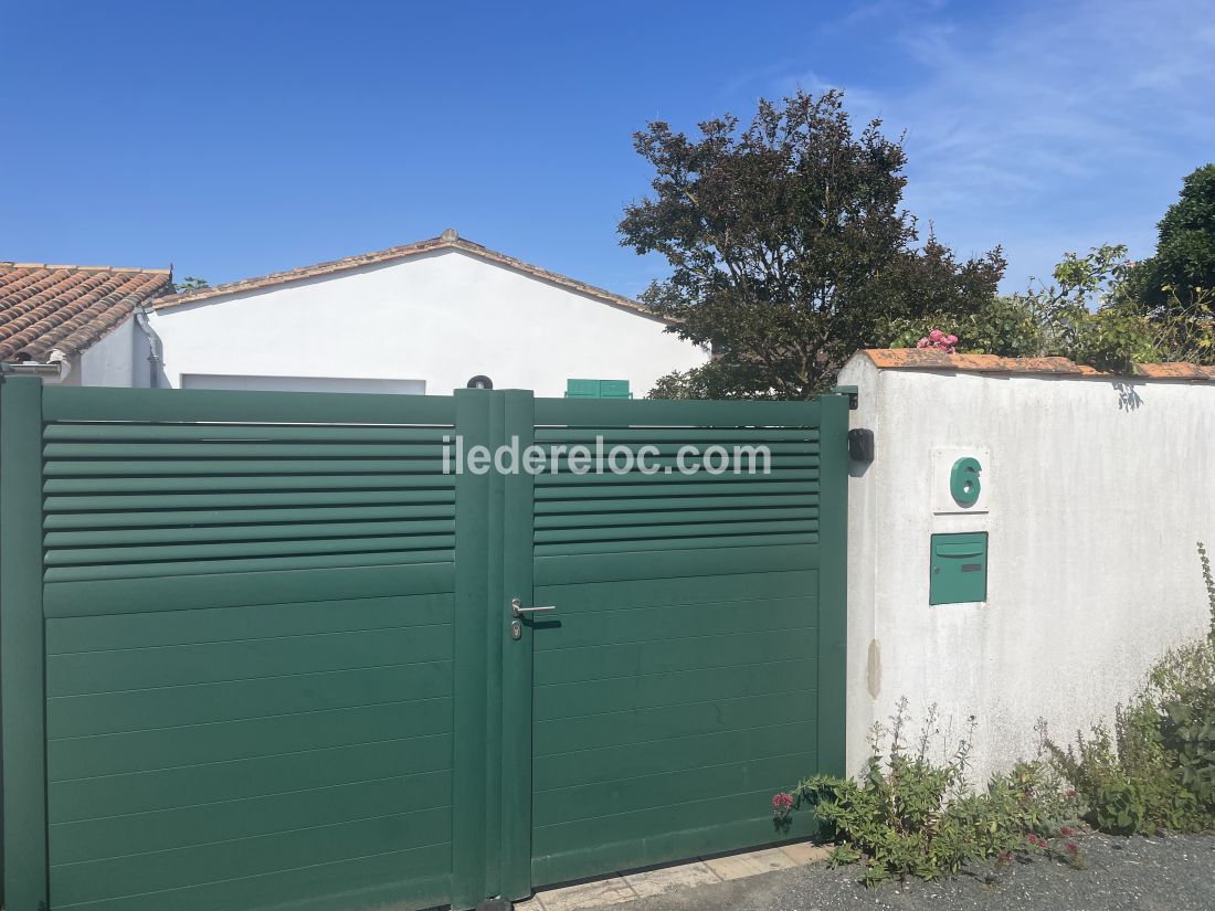 Photo 18 : EXTERIEUR d'une maison située à La Couarde-sur-mer, île de Ré.