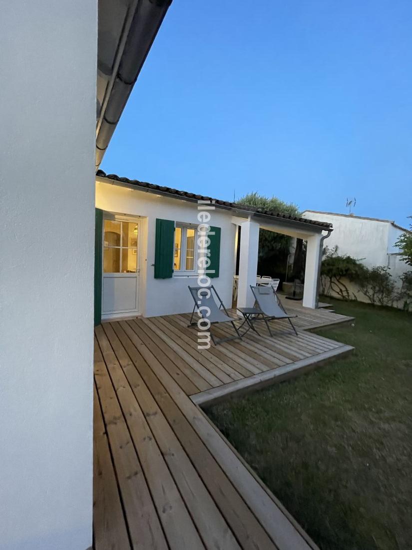 Photo 14 : TERRASSE d'une maison située à La Couarde-sur-mer, île de Ré.