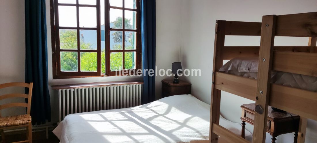 Photo 9 : CHAMBRE d'une maison située à La Couarde-sur-mer, île de Ré.