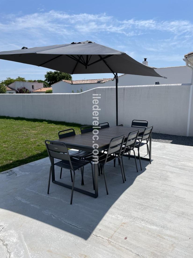 Photo 16 : TERRASSE d'une maison située à Loix, île de Ré.