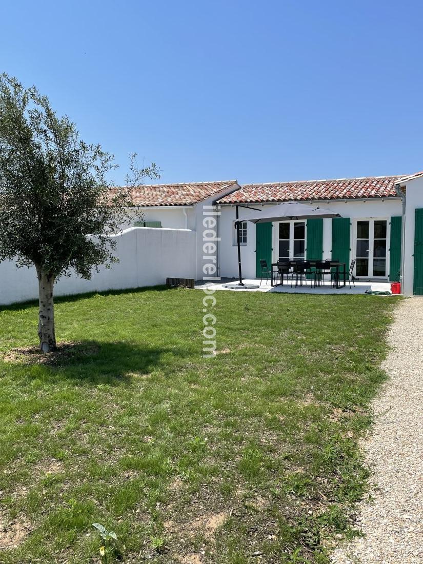 Photo 2 : EXTERIEUR d'une maison située à Loix, île de Ré.