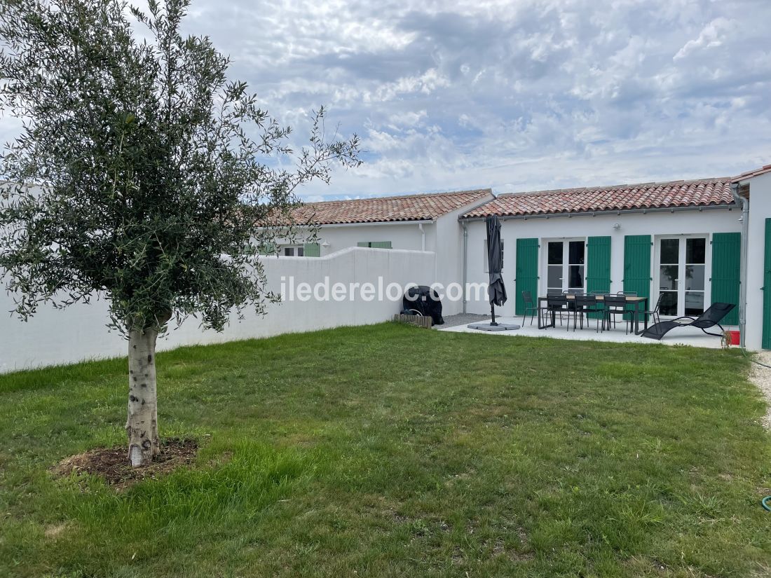 Photo 1 : JARDIN d'une maison située à Loix, île de Ré.