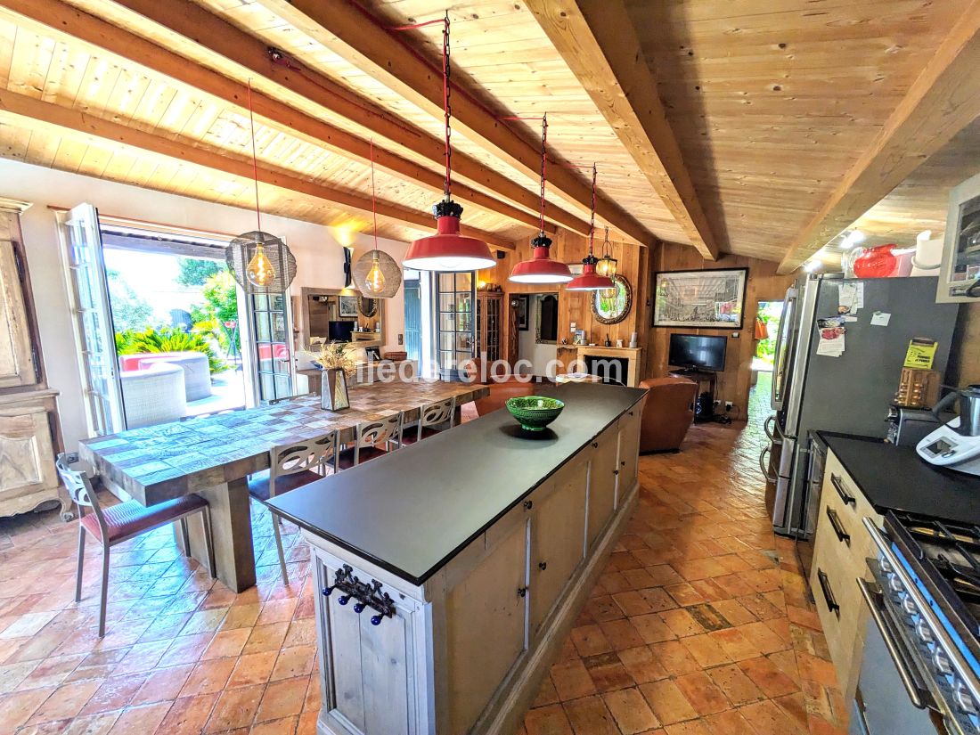 Photo 14 : CUISINE d'une maison située à Rivedoux-Plage, île de Ré.