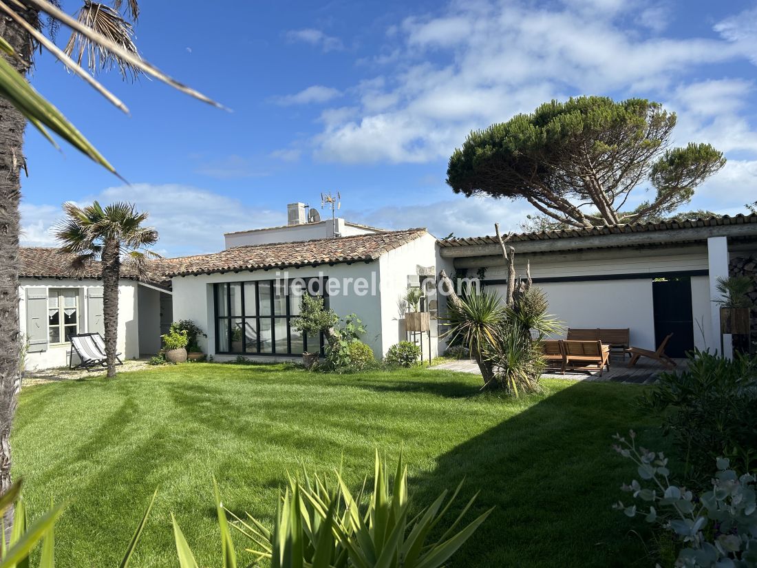 Photo 2 : JARDIN d'une maison située à Ars en Ré, île de Ré.