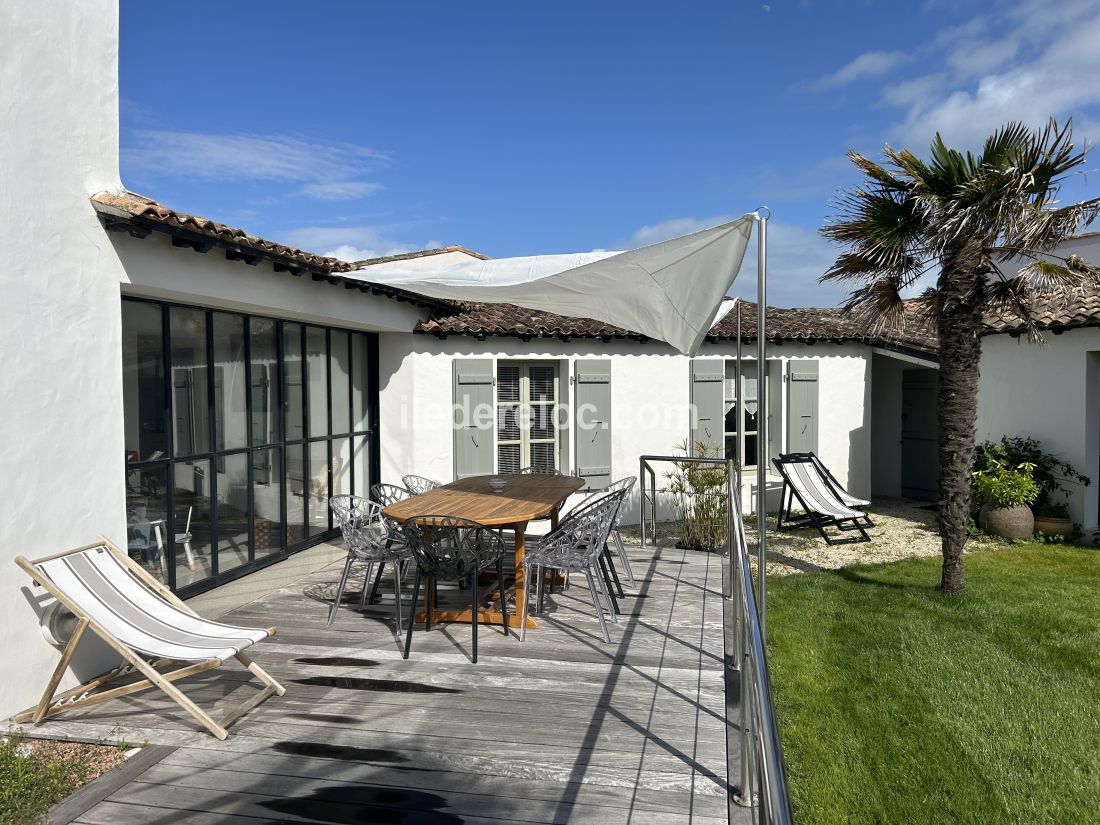 Photo 5 : TERRASSE d'une maison située à Ars en Ré, île de Ré.